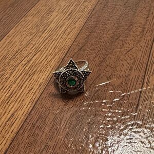 Silver Star Ring with Emerald Gemstone